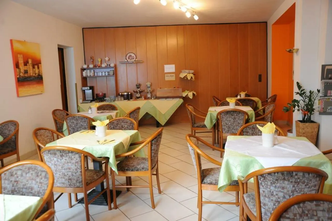 Pension Erlaa Vienna 4*,