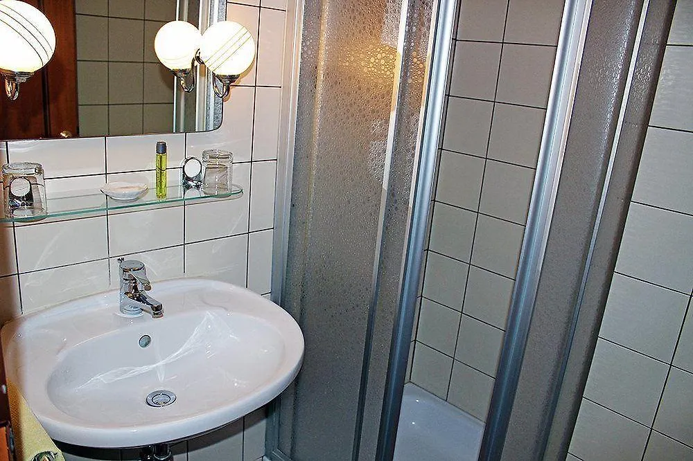 Bed & Breakfast Pension Erlaa Vienna