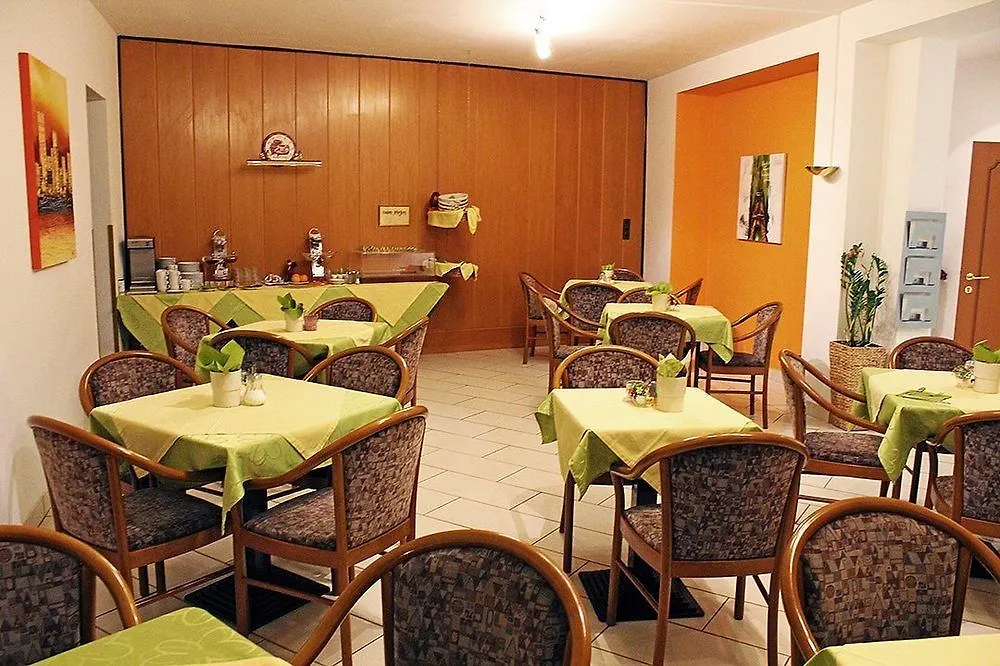 Bed & Breakfast Pension Erlaa Vienna