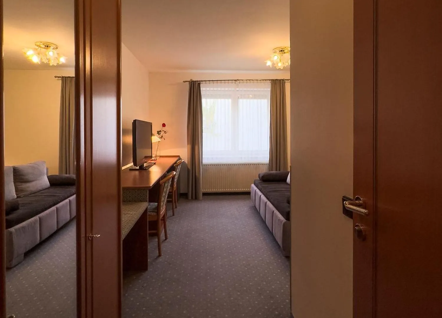 Pension Erlaa Bécs 4*,